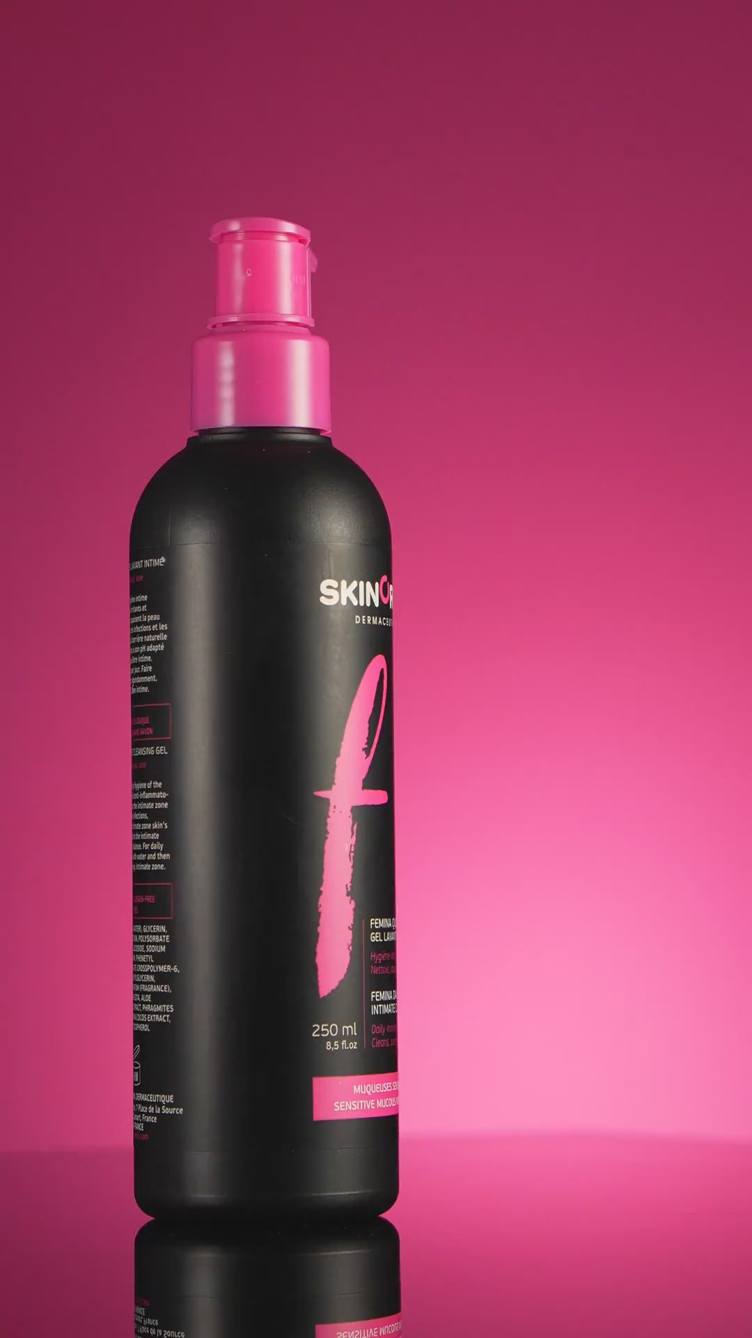 Femina Daily intimate cleansing gel – pump in use